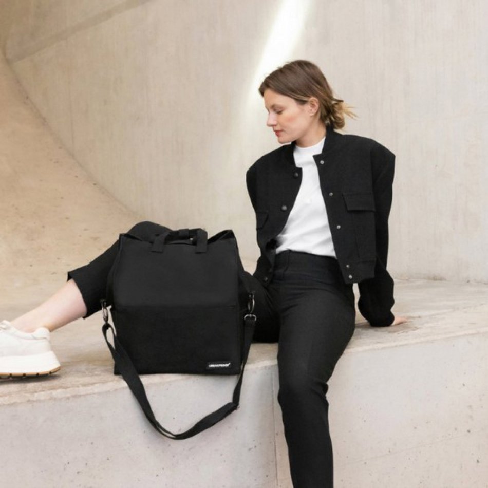 Urban Proof Totebag 22l Black Green Essential Up